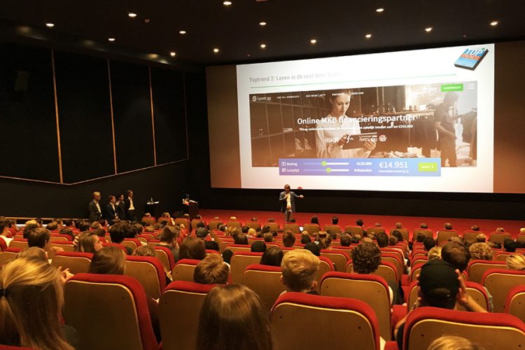 Propedeuse-studenten Business Management en Facility Management in de CineMec