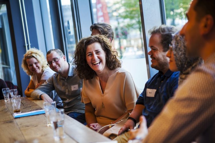 Minister van Engelshoven (OCW) in gesprek met studenten