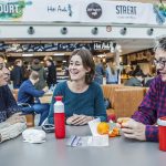 Medewerkers in gesprek