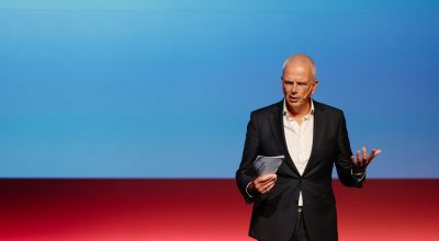 Jan Bogerd spreekt tijdens de HU jaaropening