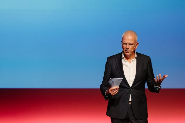Jan Bogerd spreekt tijdens de HU jaaropening