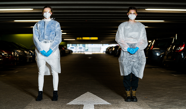 Carlijn Helder (l) en Nadine van Drunen (r)