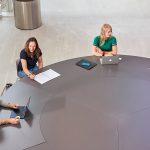 studenten aan tafel