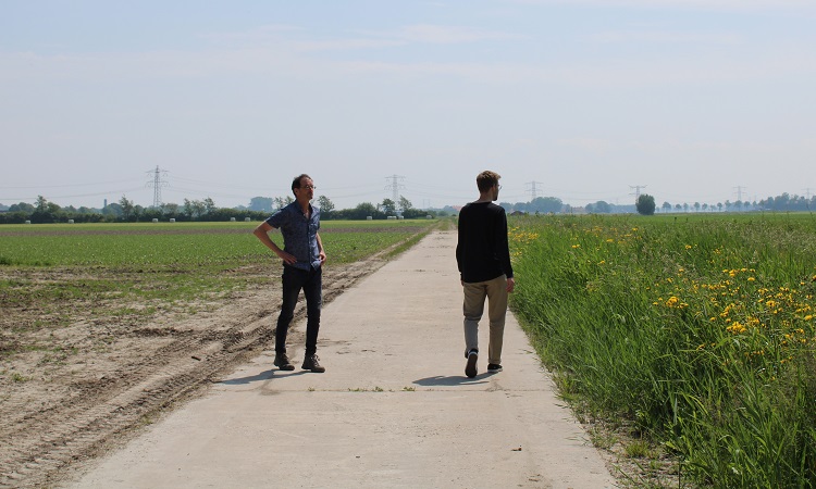 Boer Joost van Strien (l) en student CMD Robert de Hoop (r)