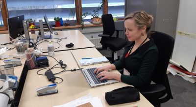 Maartje Vermeulen aan het werk op de HU