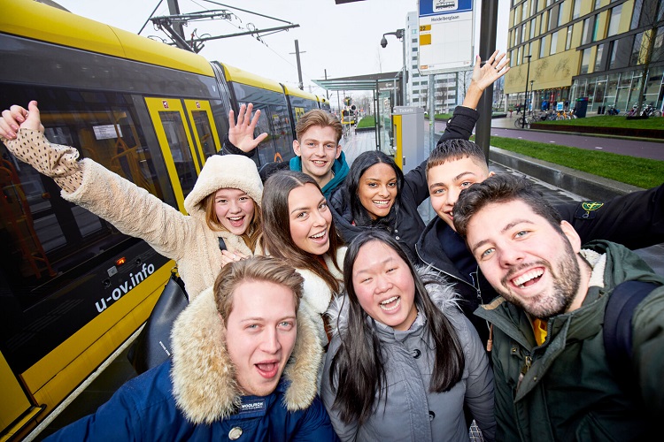 studenten bij de open dag