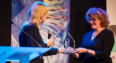 Mirjam van Tilborg ontvangt de OVN-Award