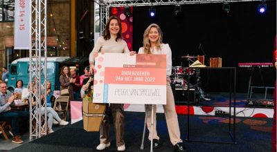 Onderzoeker van het jaar 2022 was Peggy van Spreuwel (r)
